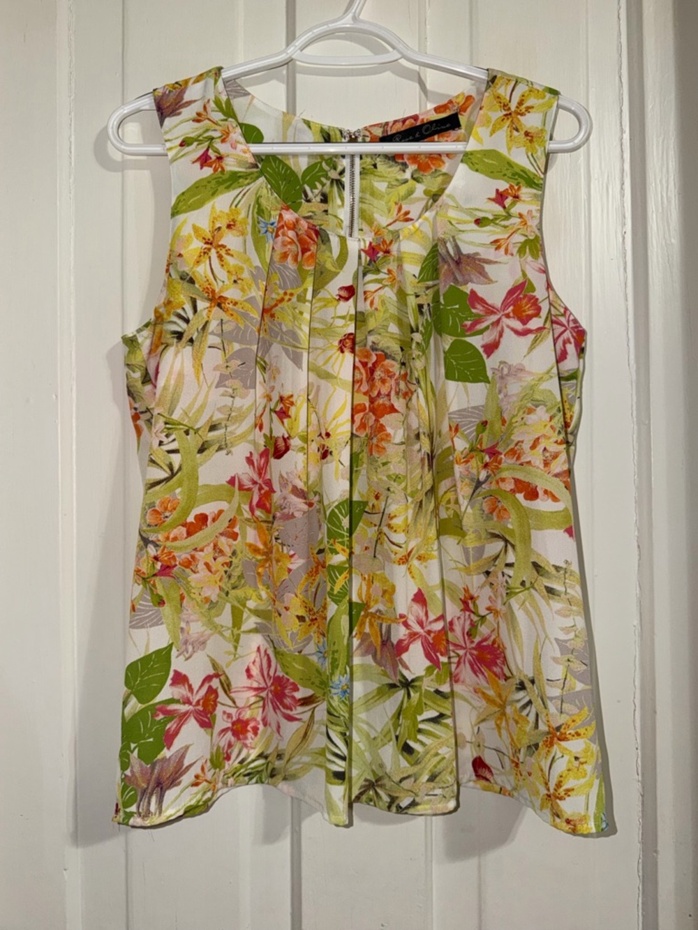 Women's size medium M Rose & Olive Floral Sleeveless Camisole‎ shirt top